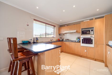 Property photo of 3 Fiander Close Cranbourne East VIC 3977