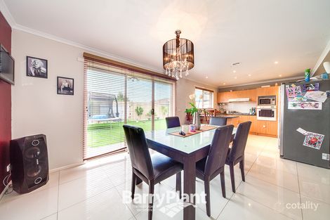 Property photo of 3 Fiander Close Cranbourne East VIC 3977