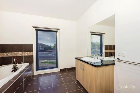 2 Tiverton Pkwy, Derrimut, VIC 3026