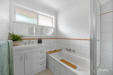 Property photo of 2/465 Pascoe Vale Road Strathmore VIC 3041