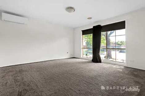 Property photo of 48 Meeking Drive Pakenham VIC 3810