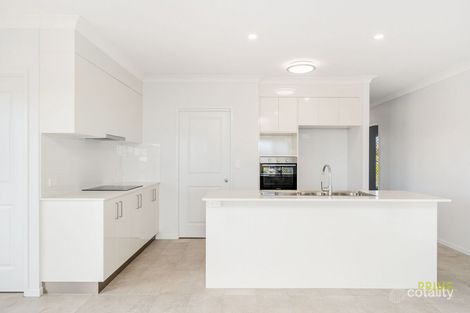 Property photo of 33 Canecutter Court Kawungan QLD 4655