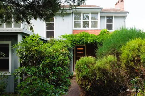 Property photo of 20 Amaroo Street Reid ACT 2612