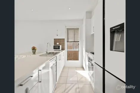 Property photo of 2 Denistoun Crescent Cranbourne VIC 3977