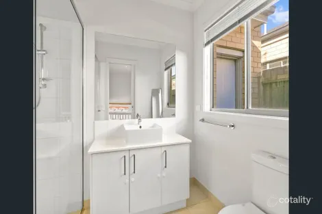 Property photo of 2 Denistoun Crescent Cranbourne VIC 3977