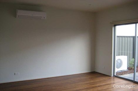 Property photo of 20 Cradle Mountain Drive Craigieburn VIC 3064