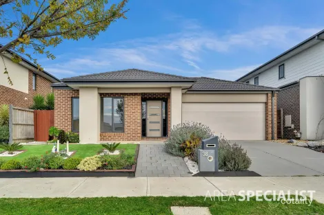 38 Deoro Pde, Clyde North, VIC 3978