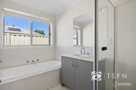 Property photo of 2/6A Barnett Drive Kangaroo Flat VIC 3555