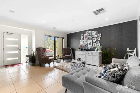 Property photo of 36 Eureka Drive Manor Lakes VIC 3024