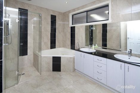 Property photo of 36 John Hunter Drive Endeavour Hills VIC 3802