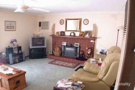 Property photo of 5 Farrer Close Cranbourne VIC 3977