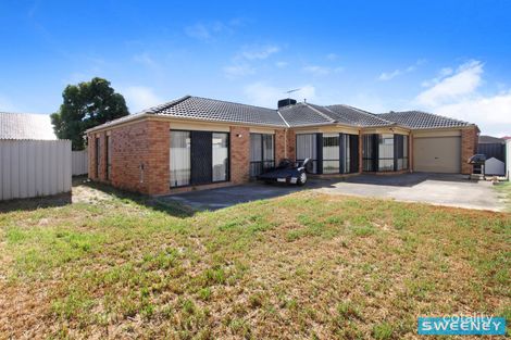 Property photo of 7 Daintree Retreat Caroline Springs VIC 3023