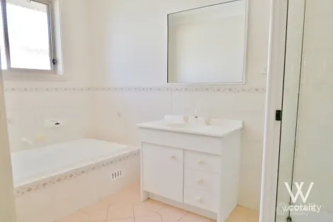 Property photo of 4/5 Dees Close Gormans Hill NSW 2795