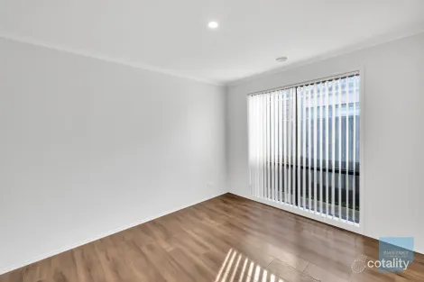 Property photo of 29 Pro Hart Way Caroline Springs VIC 3023