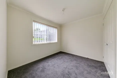 Property photo of 5/11 Renlik Court Pakenham VIC 3810