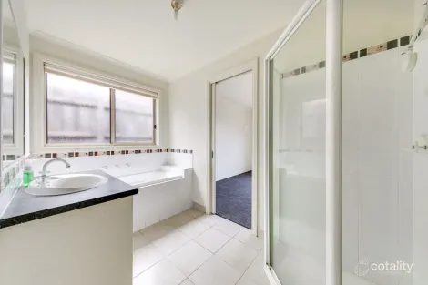 Property photo of 5/11 Renlik Court Pakenham VIC 3810