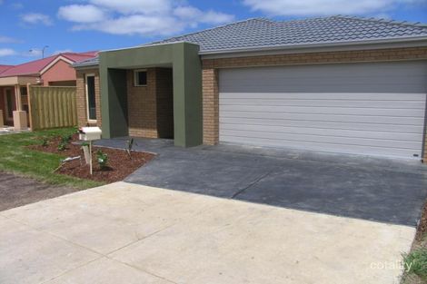Property photo of 16 Bohemia Crescent Pakenham VIC 3810