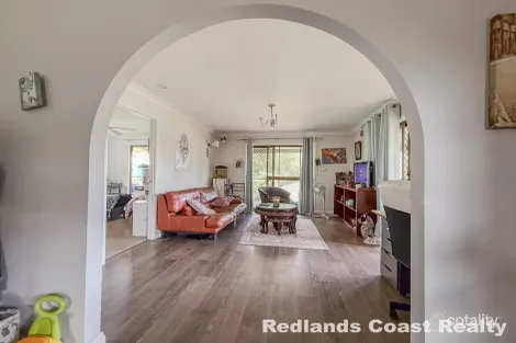 Property photo of 40 Crest Haven Lamb Island QLD 4184