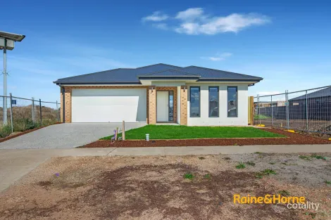 66 Guineas St, Cranbourne East, VIC 3977