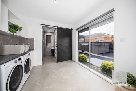 Property photo of 5 Brinton Lane Caroline Springs VIC 3023