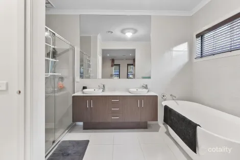 Property photo of 29 Highvale Crescent Berwick VIC 3806