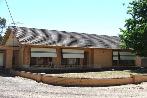 Property photo of 3 Clarcoll Crescent North Kangaroo Flat VIC 3555