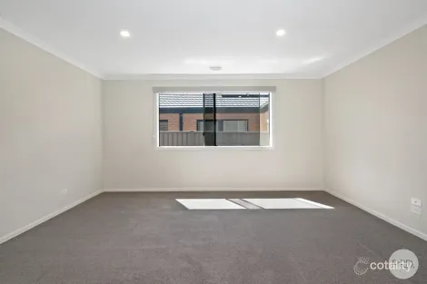 Property photo of 10 Gallant Way Winter Valley VIC 3358