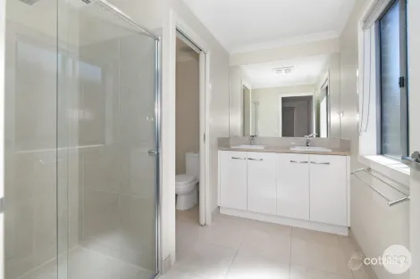 Property photo of 10 Gallant Way Winter Valley VIC 3358