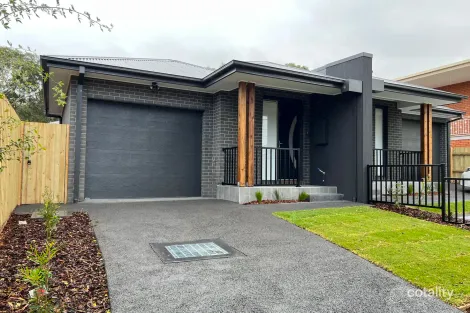32b The Fairway, Kingsbury, VIC 3083