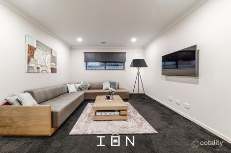Property photo of 17 Stark Circuit Cranbourne East VIC 3977