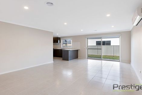 Property photo of 32 Gateau Drive Werribee VIC 3030