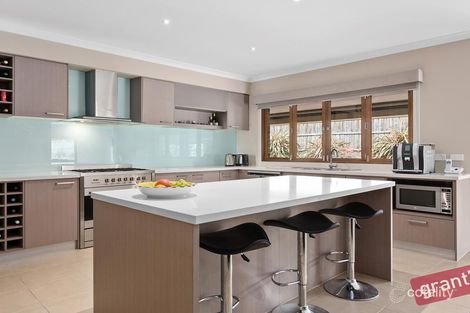 8 Avenview Dr, Narre Warren North, VIC 3804