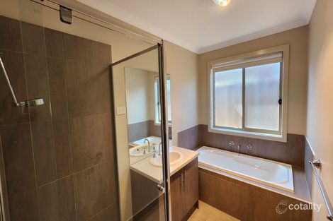 Property photo of 32 Waves Drive Point Cook VIC 3030