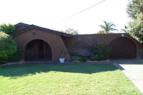 11 West Churchill Ave, Lake Coogee, WA 6166