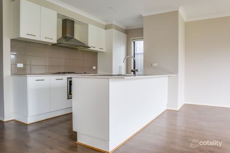 Property photo of 32 Admiration Drive Craigieburn VIC 3064