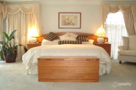 Property photo of 15 Hatherton Crescent Carindale QLD 4152