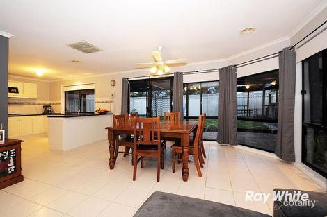 Property photo of 4 Oakmont Place Cranbourne West VIC 3977