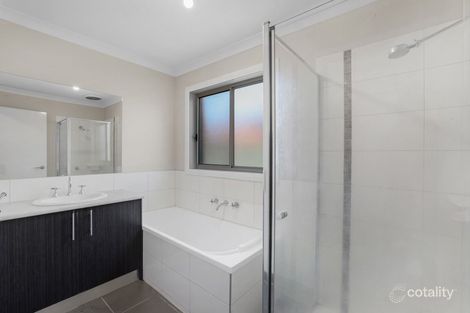 Property photo of 34 Grovedale Way Manor Lakes VIC 3024