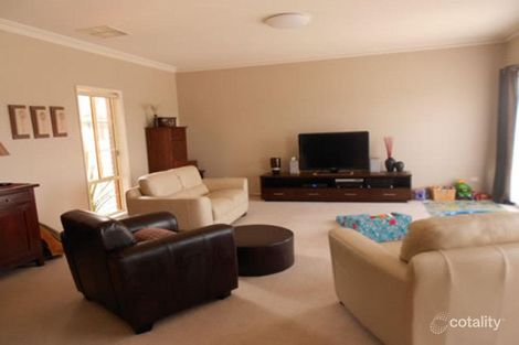 Property photo of 11 Proud Terrace Flora Hill VIC 3550
