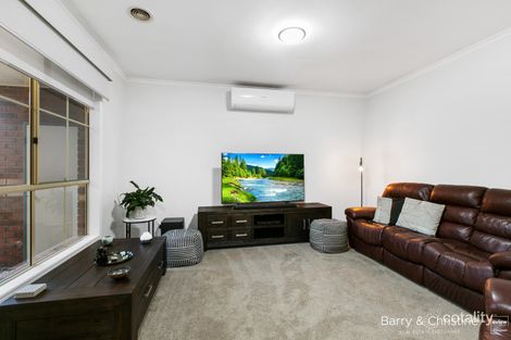 Property photo of 34 Spring Circuit Pakenham VIC 3810