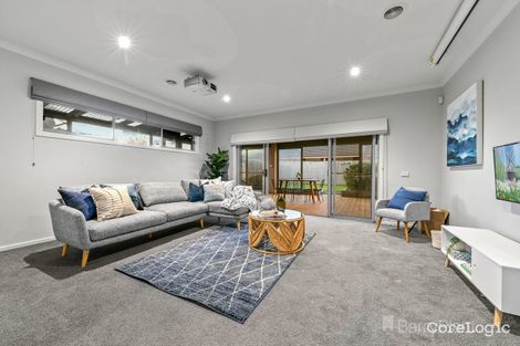 Property photo of 76 Webster Way Pakenham VIC 3810