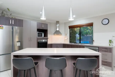 Property photo of 9 Bronte Court Bushland Beach QLD 4818