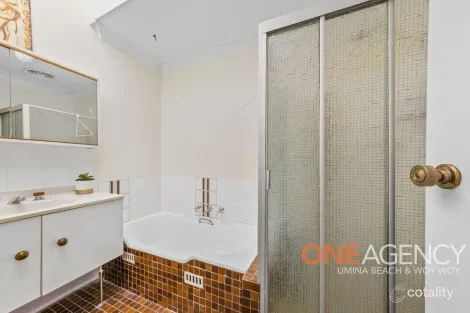 Property photo of 23/31 Fiona Street Point Clare NSW 2250