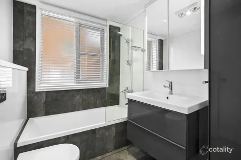Property photo of 4/17 Grafton Crescent Dee Why NSW 2099