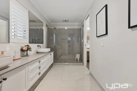 Property photo of 10 Keddell Place Maddingley VIC 3340