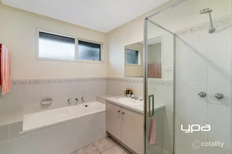 Property photo of 13 Fullbrook Drive Sunbury VIC 3429