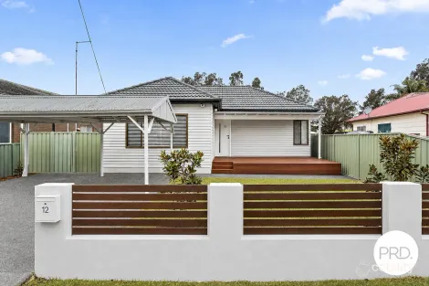 12 HURT PDE, UNANDERRA, NSW 2526