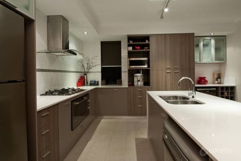 25 Calderstone Rise, Landsdale, WA 6065