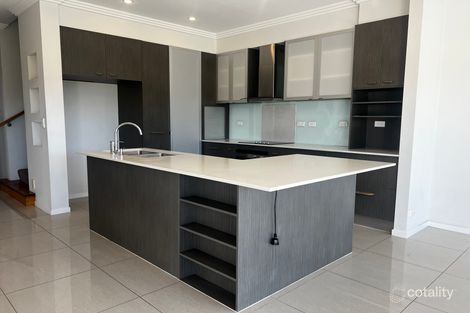 Property photo of 2/17 South Quay Drive Biggera Waters QLD 4216