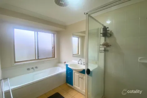 Property photo of 25 Wattle Crescent Raceview QLD 4305